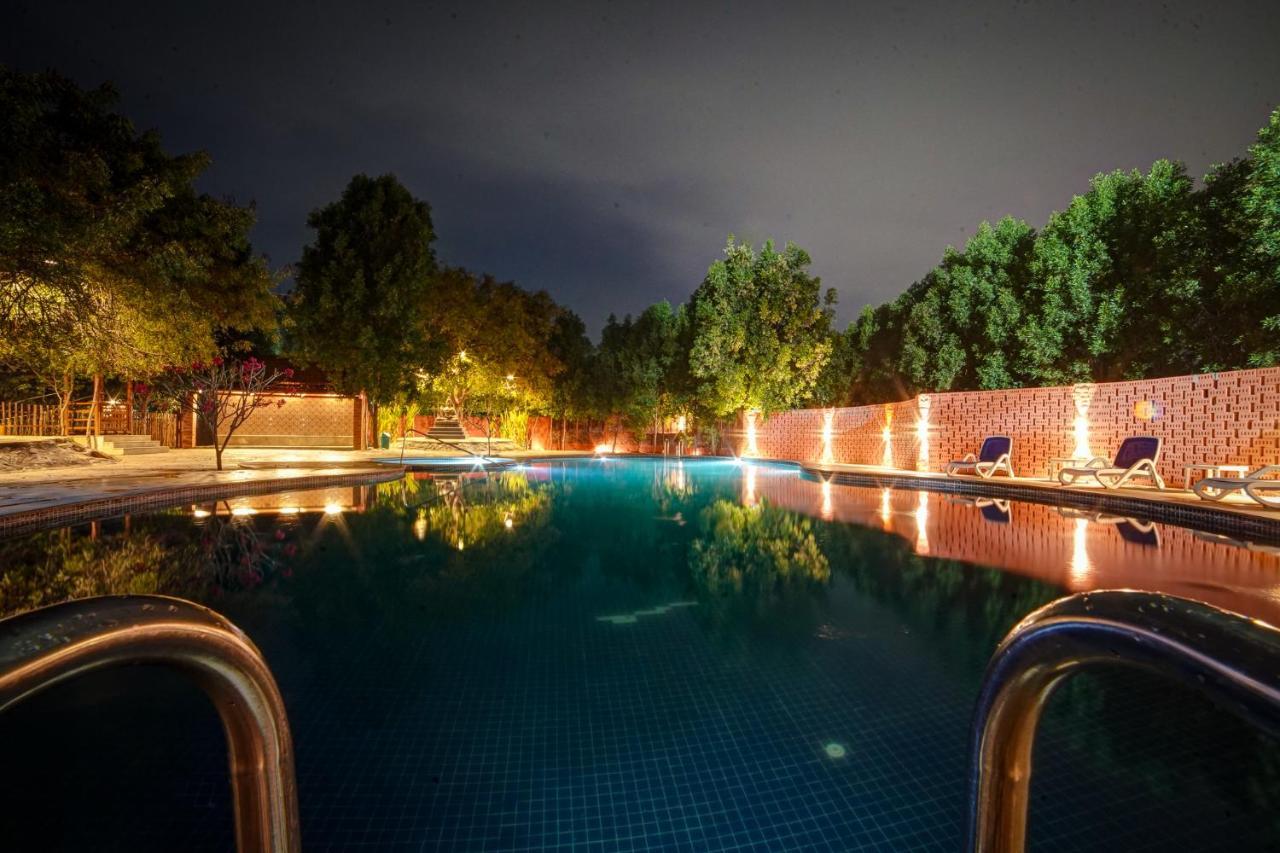 Brown Town Resort & Spa Haidarábád Kültér fotó