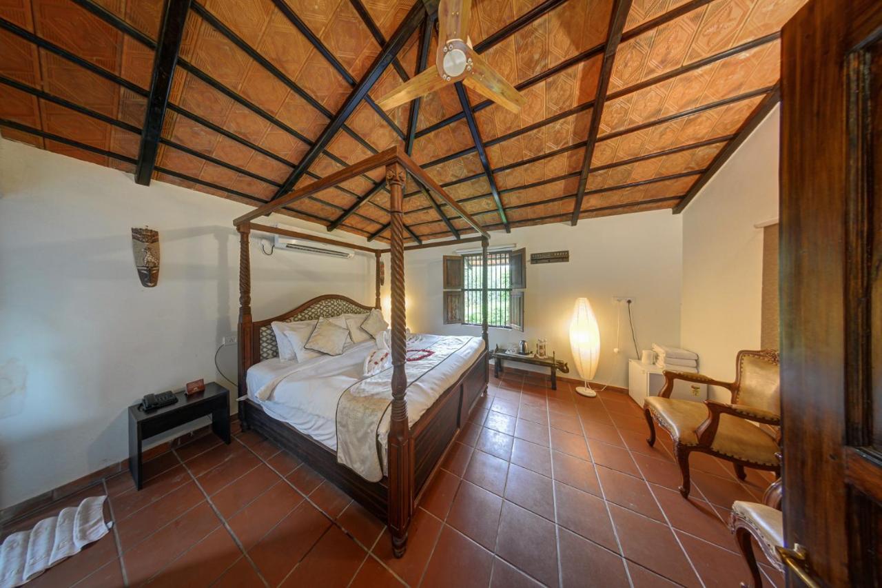 Brown Town Resort & Spa Haidarábád Kültér fotó