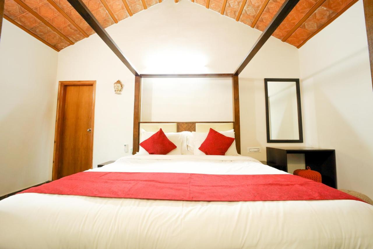 Brown Town Resort & Spa Haidarábád Kültér fotó