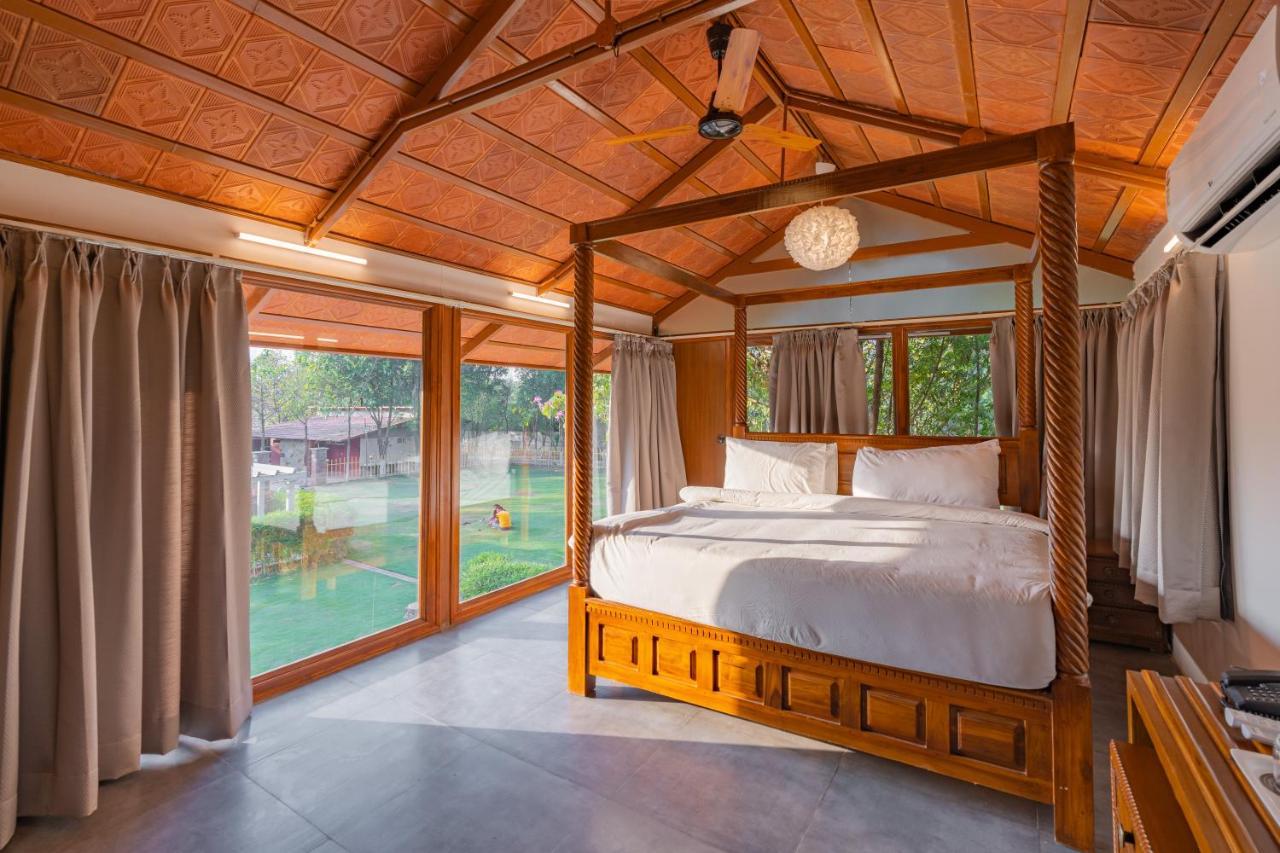 Brown Town Resort & Spa Haidarábád Kültér fotó
